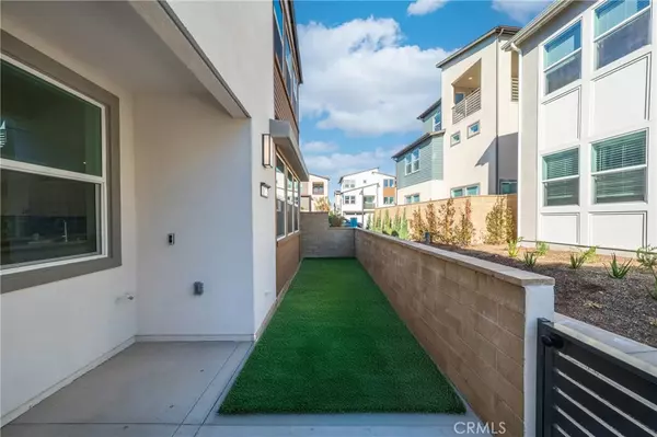 Irvine, CA 92618,322 Proctor