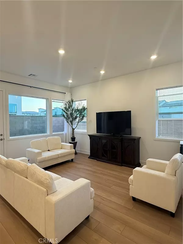 Irvine, CA 92618,422 clipper