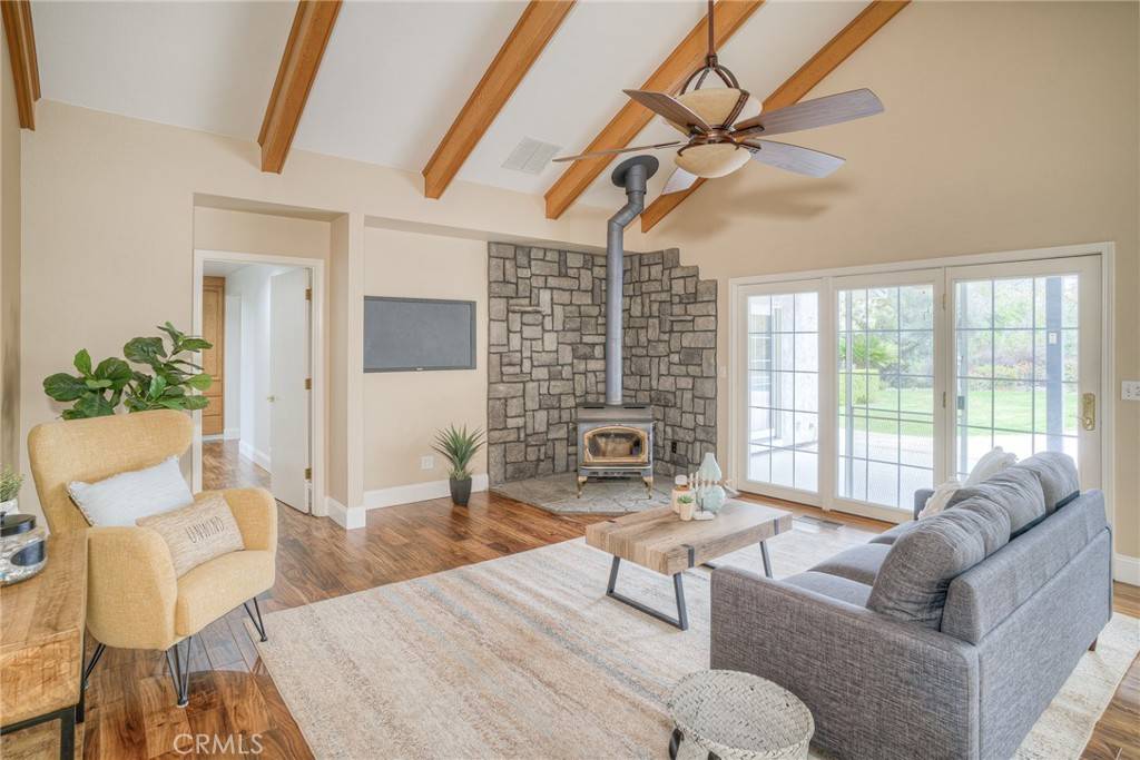 28 Pine Oaks RD, Oroville, CA 95966