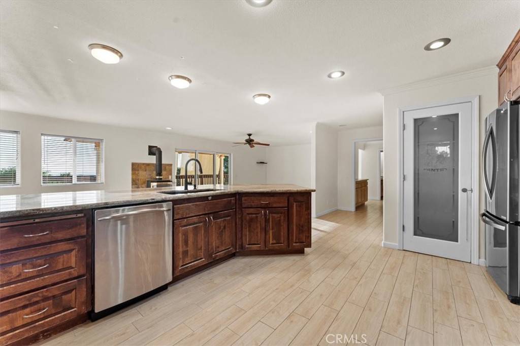 Oroville, CA 95966,176 Breeze Hollow LN