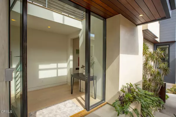 Manhattan Beach, CA 90266,733 12th ST