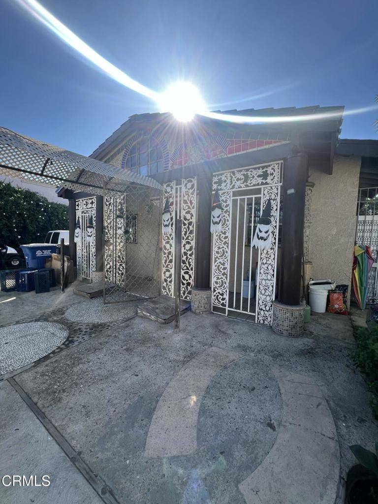 Los Angeles, CA 90022,4310 Floral DR