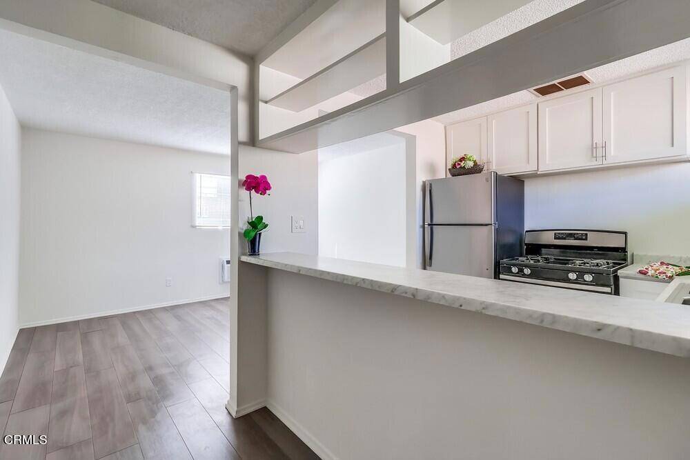 Los Angeles, CA 90039,2359 Glendale BLVD #2