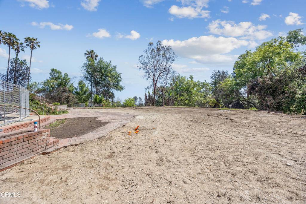 Altadena, CA 91001,1437 Crest DR