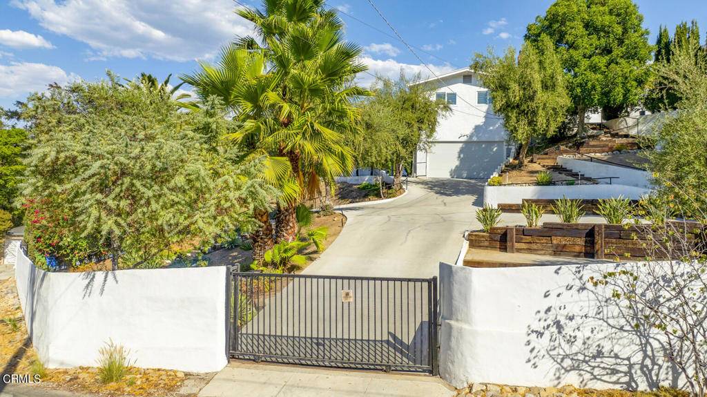 Sunland, CA 91040,10272 Willow Springs LN