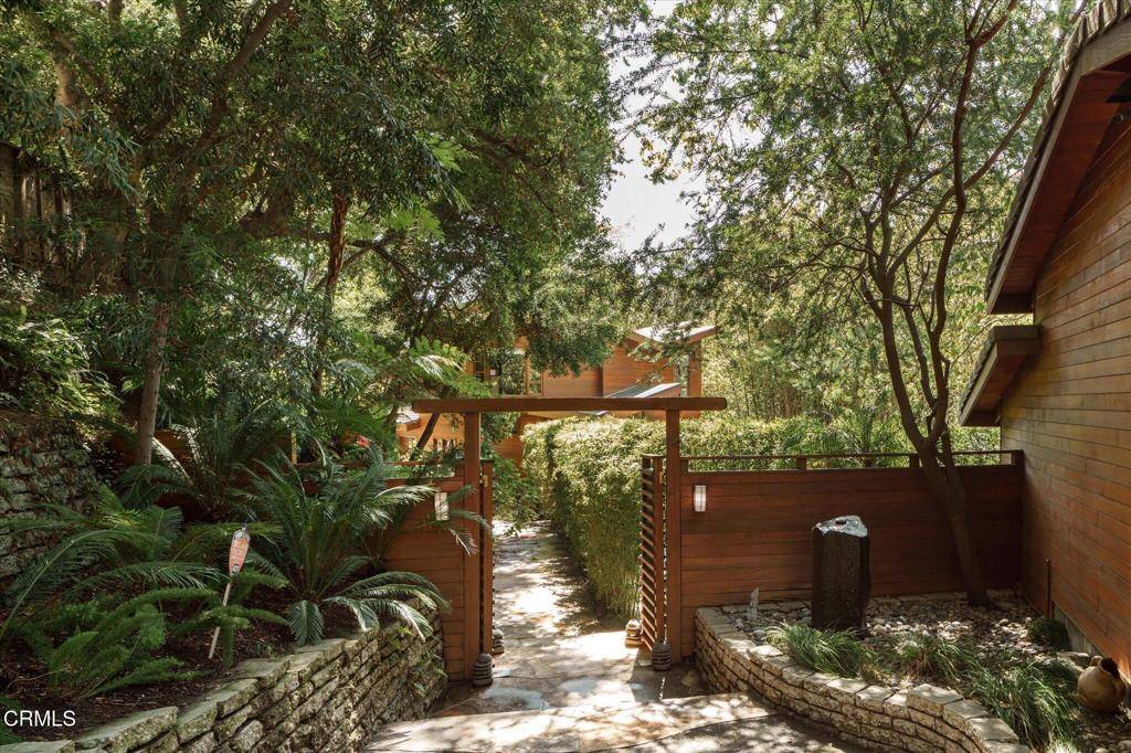 Los Angeles, CA 90046,2424 Nichols Canyon RD