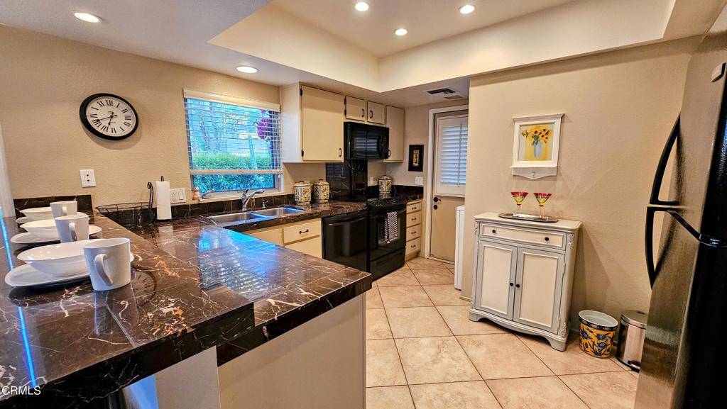 Palm Desert, CA 92260,48940 Phlox PL