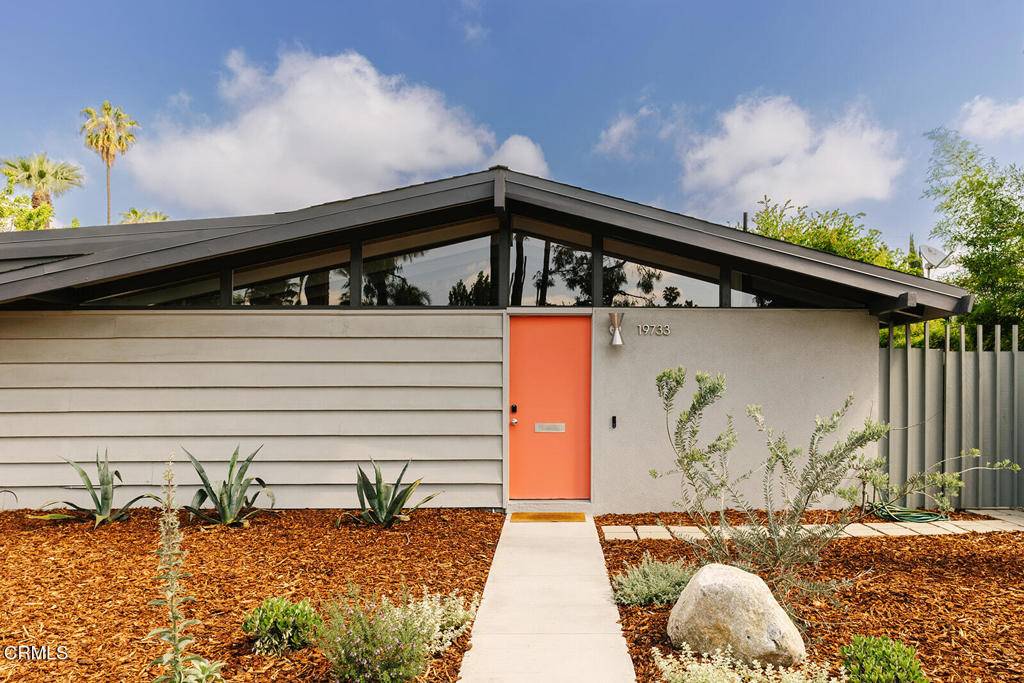 19733 Victory BLVD, Woodland Hills, CA 91367