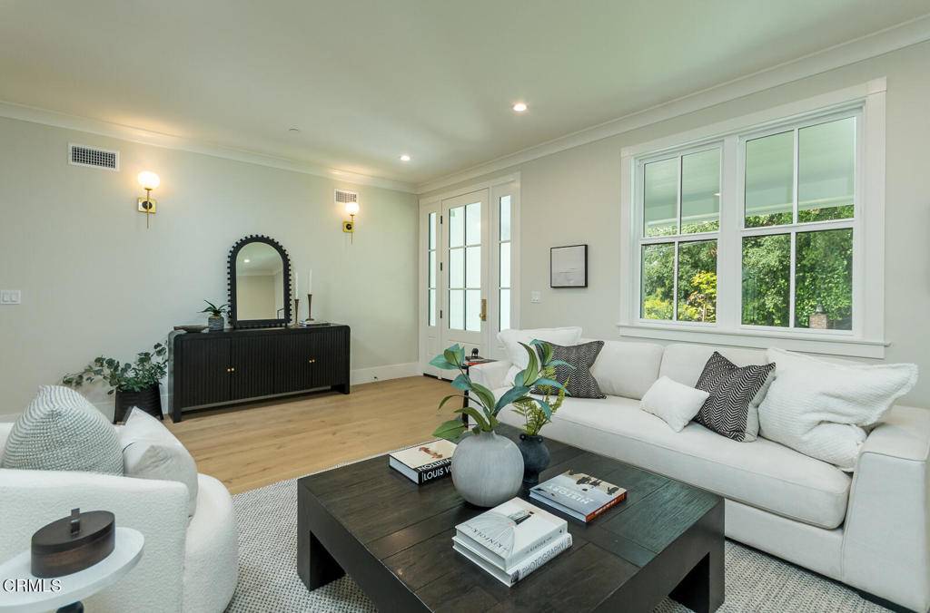 La Crescenta, CA 91214,5808 Edmund Avenue