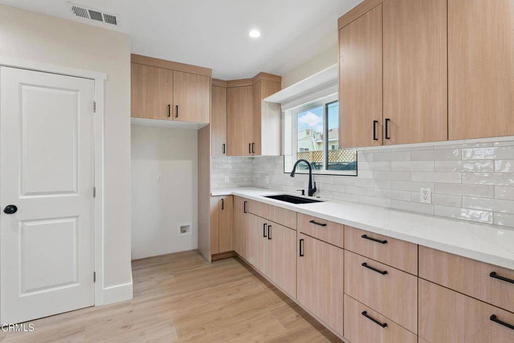 North Hollywood, CA 91606,6708 Riverton AVE