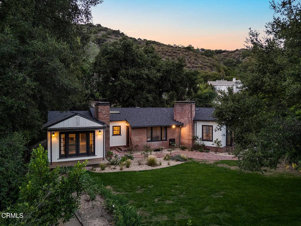 1555 Scenic DR, Pasadena, CA 91103