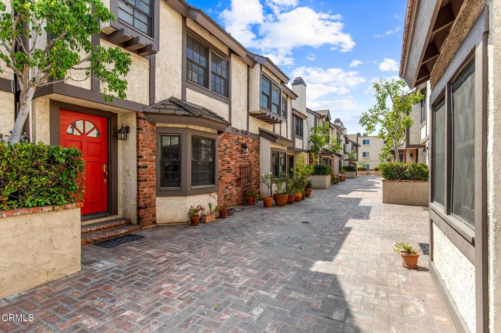 Valley Village, CA 91607,11940 Weddington ST #19