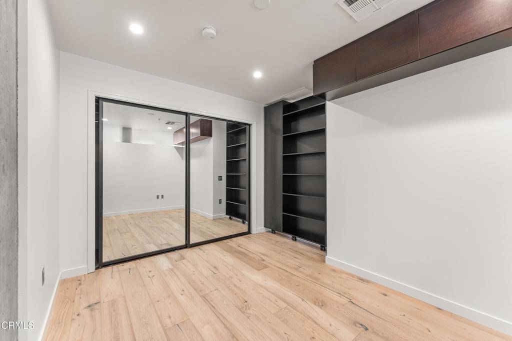 Los Angeles, CA 90015,1155 S Grand AVE #2106
