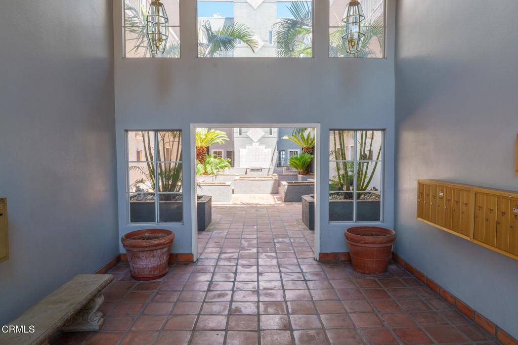 Toluca Lake, CA 91602,10925 Blix ST #102