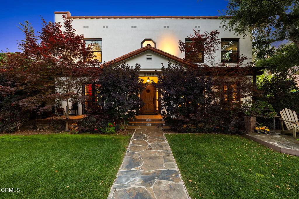 1052 New York DR, Altadena, CA 91001