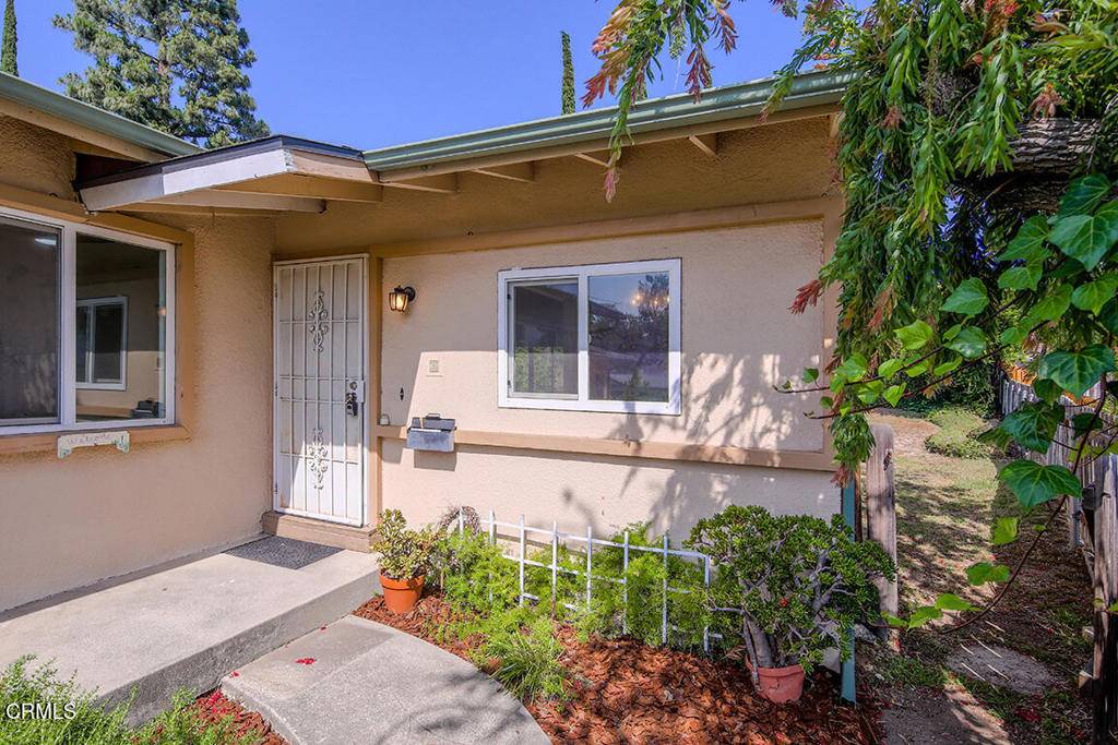 La Crescenta, CA 91214,5020 Carolyn WAY