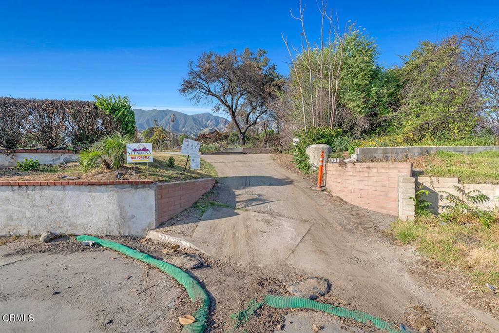 Altadena, CA 91001,235 W Poppyfields DR