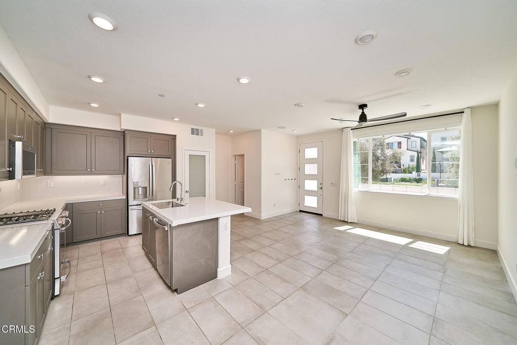 Simi Valley, CA 93065,2505 Little Rock LN