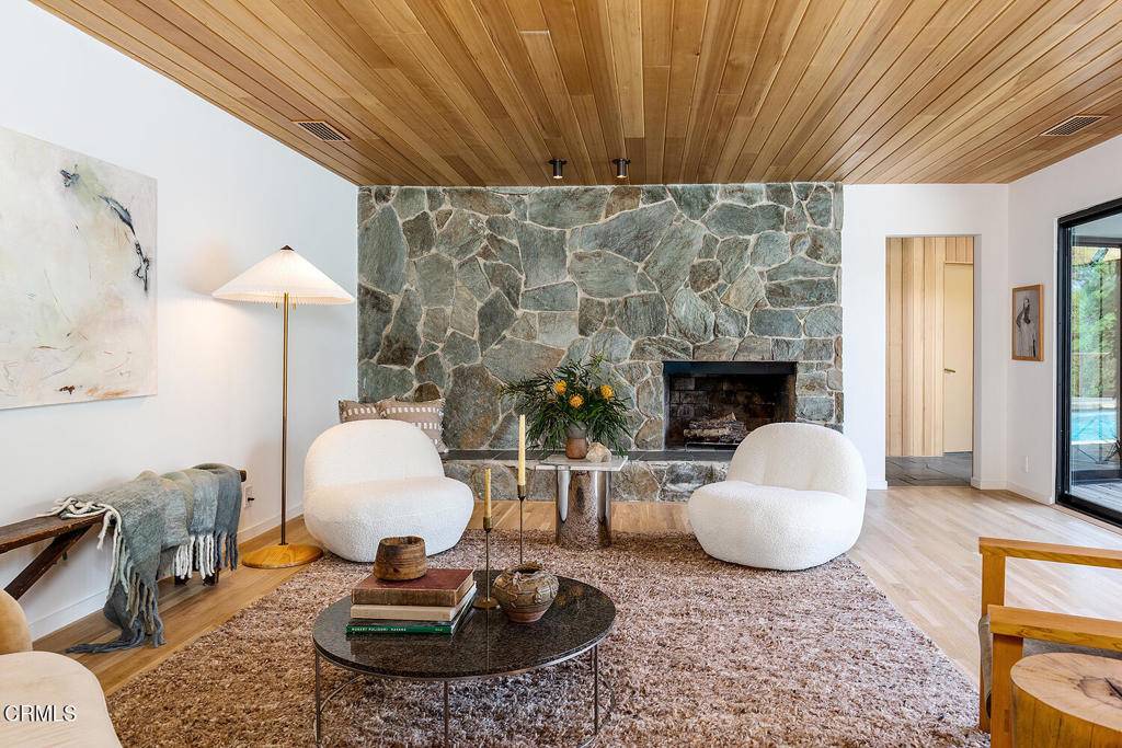 La Canada Flintridge, CA 91011,808 Inverness DR