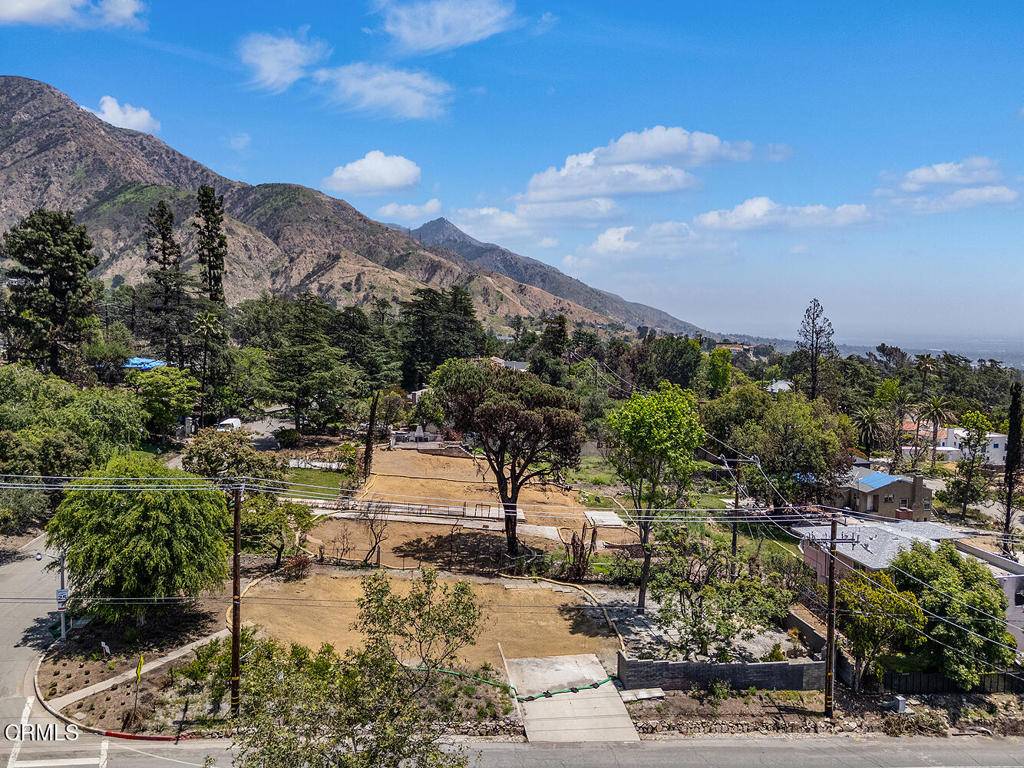 Altadena, CA 91001,900 E Mount Curve Ave