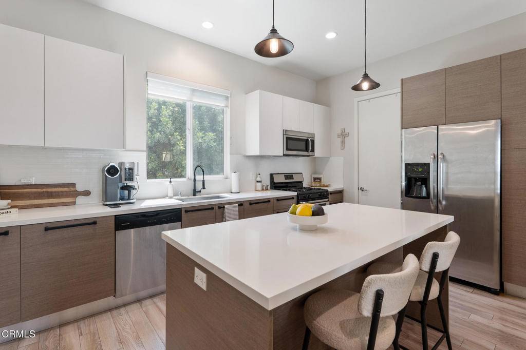 Sherman Oaks, CA 91401,5664 Hazeltine AVE