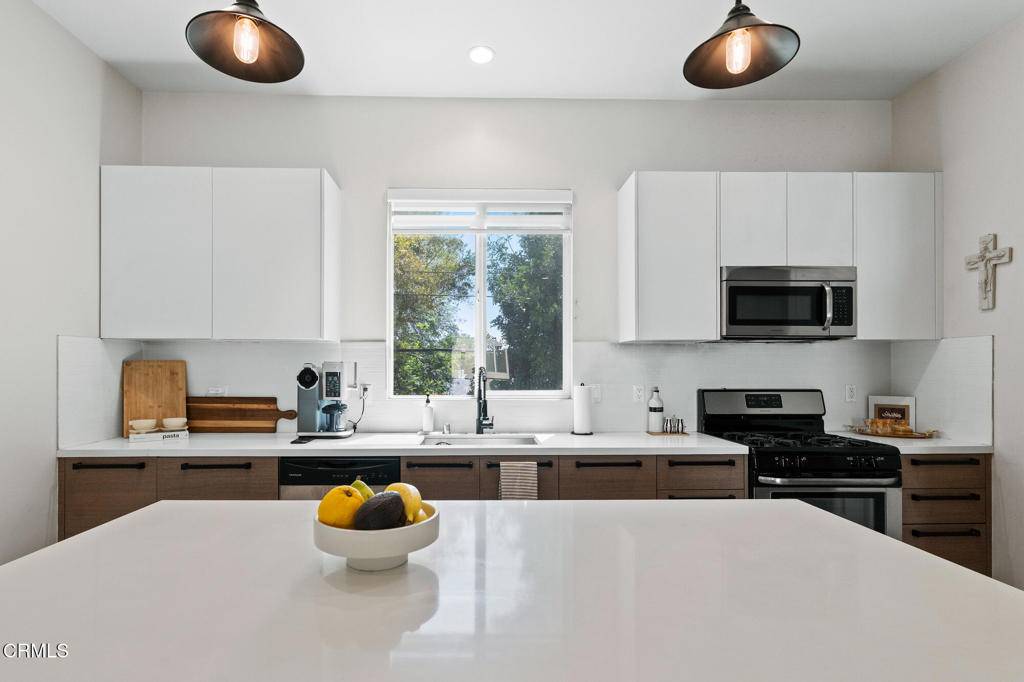 Sherman Oaks, CA 91401,5664 Hazeltine AVE