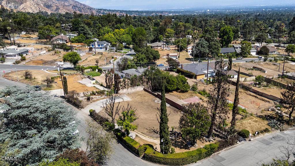 1068 Dolores Dr, Altadena, CA 91001