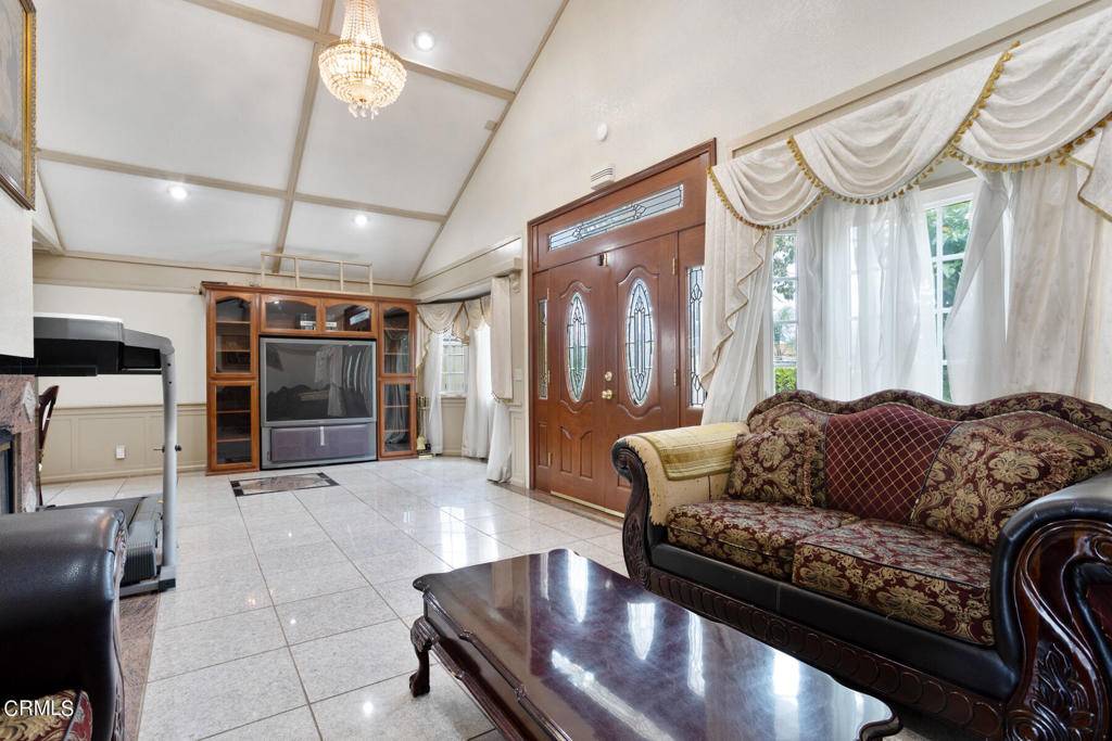 Los Angeles, CA 90041,5116 Dahlia DR