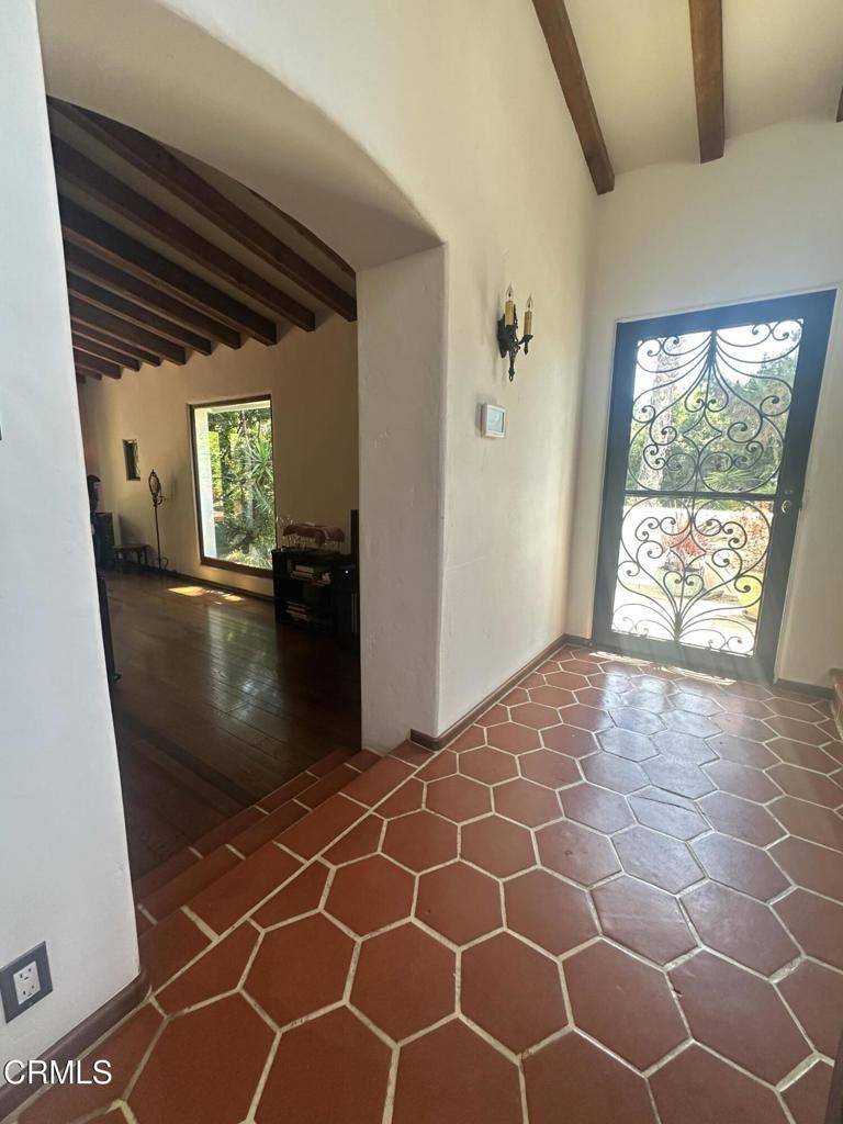 Los Angeles, CA 90069,8855 St Ives DR