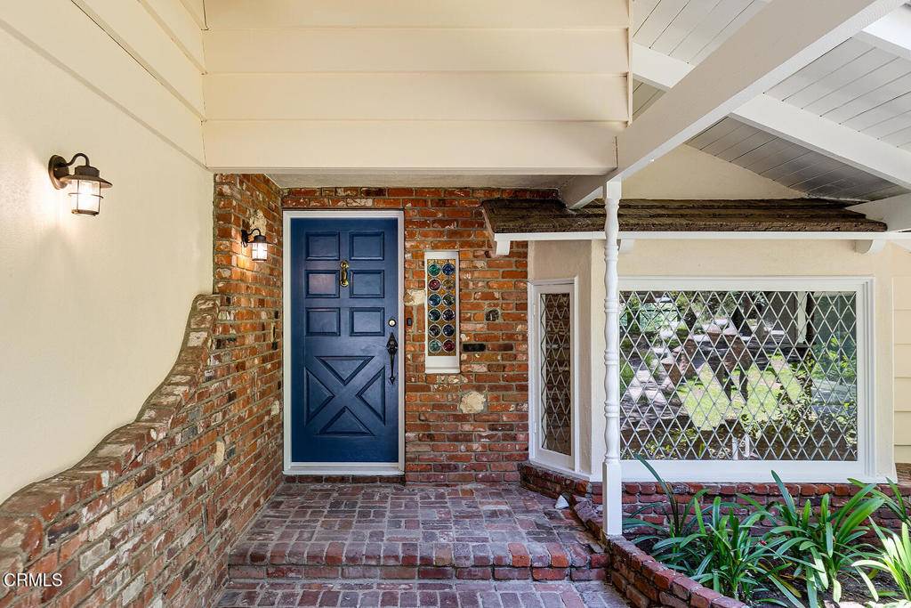 La Canada Flintridge, CA 91011,2058 Lyans DR