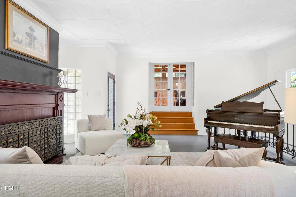 Sierra Madre, CA 91024,600 Woodland DR