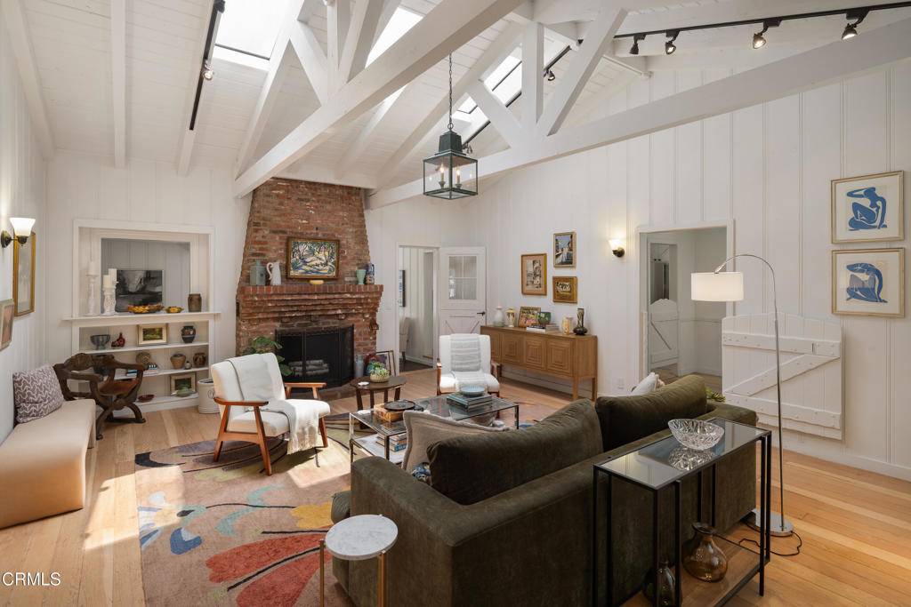 La Canada Flintridge, CA 91011,4904 Hampton RD