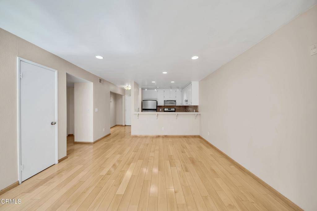 Los Angeles, CA 90068,1940 N Highland AVE #10