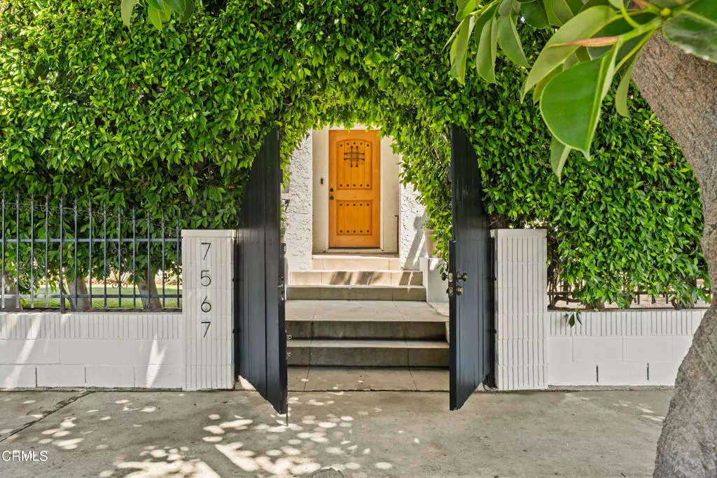 Los Angeles, CA 90036,7567 Rosewood AVE