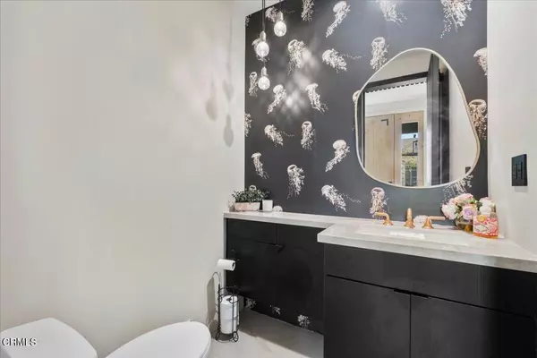 Los Angeles, CA 90042,722 Terrace 49