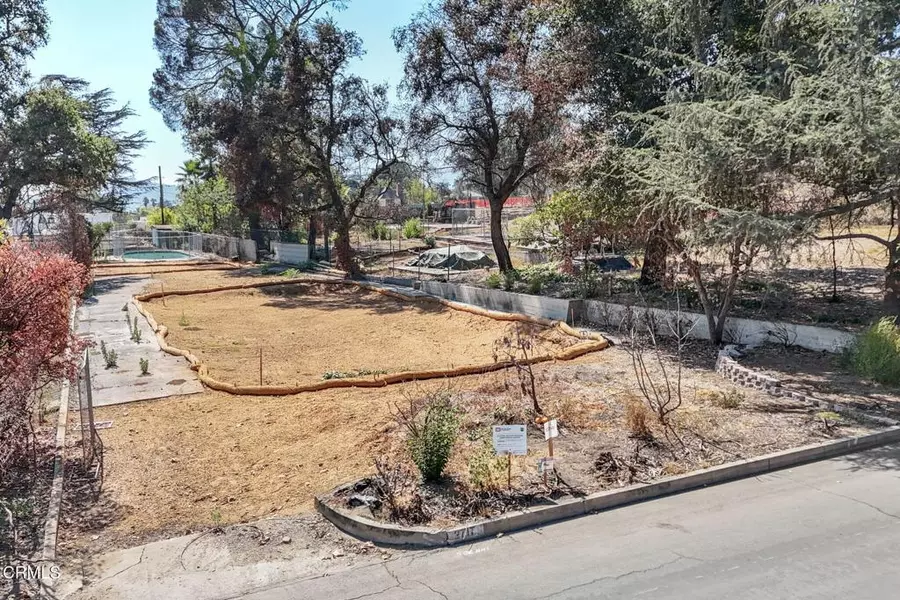 2717 Maiden LN, Altadena, CA 91001