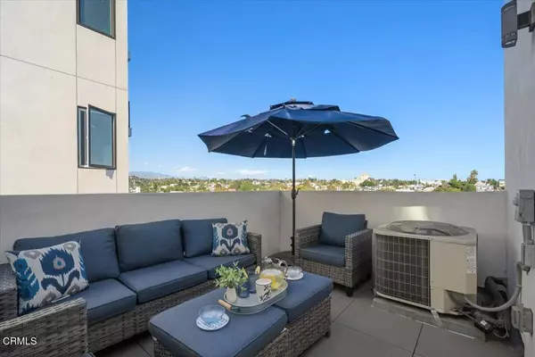 Los Angeles, CA 90026,3221 Robinson LN