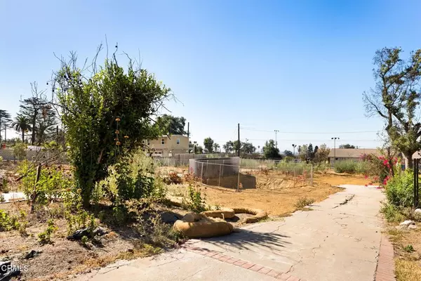 Altadena, CA 91001,102 W Poppyfields DR