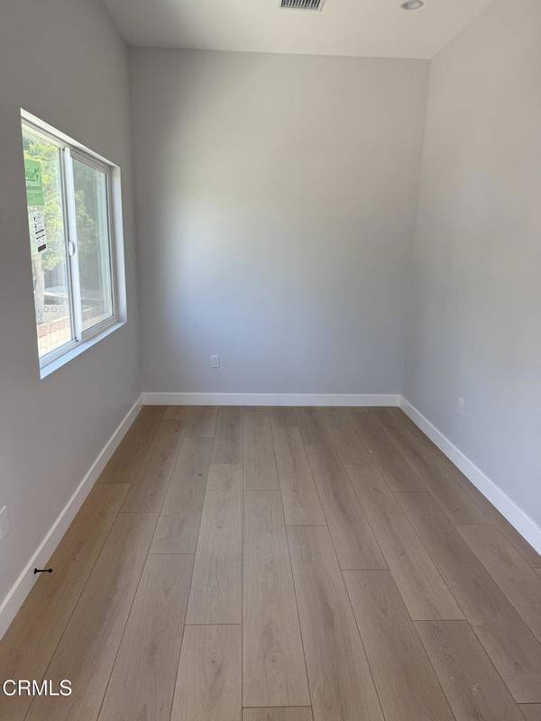 La Crescenta, CA 91214,2725 Foothill BLVD