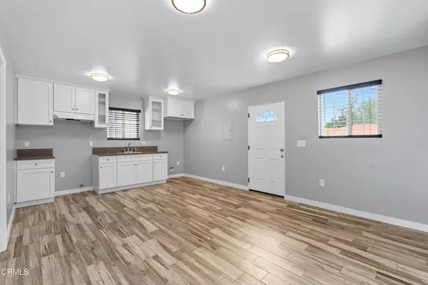 Los Angeles, CA 90003,421 E Colden AVE