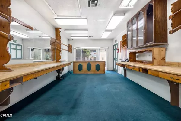 Los Angeles, CA 90068,3325 Barham BLVD
