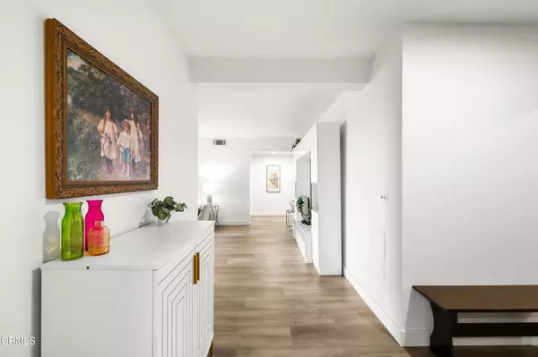 Los Angeles, CA 90042,4275 Via Arbolada #209