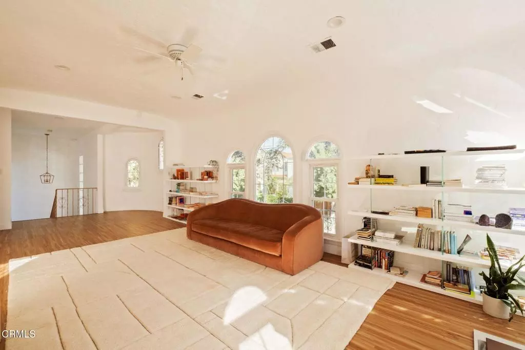 Los Angeles, CA 90019,5166 Packard ST