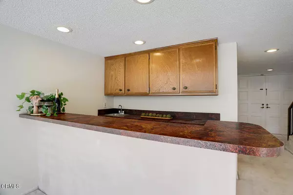 Glendale, CA 91208,2048 Valderas DR