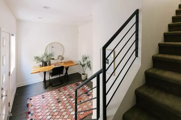 Los Angeles, CA 90039,2753 Waverly DR #302