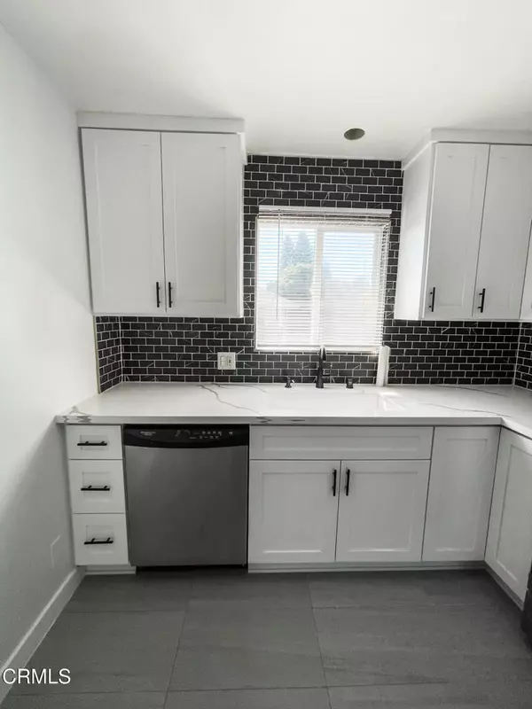 Los Angeles, CA 90007,1121 W Exposition