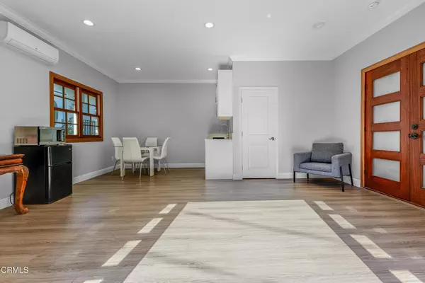 Los Angeles, CA 90019,1115 S Wilton PL #A