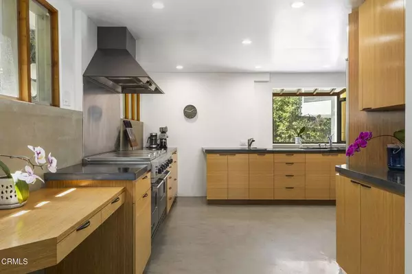 Los Angeles, CA 91423,3551 Dixie Canyon PL