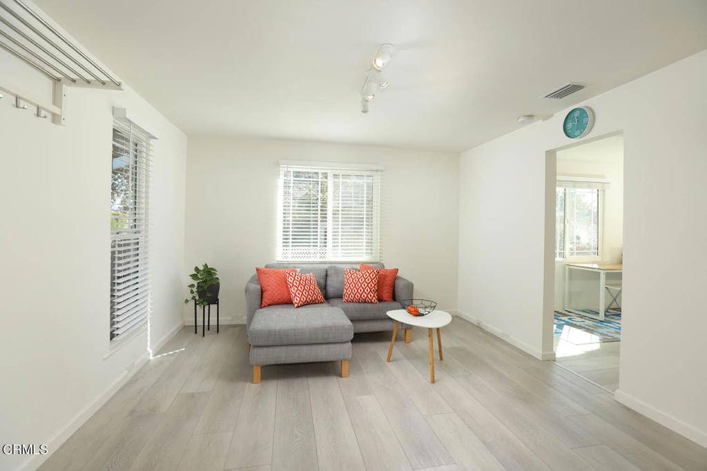 Glendale, CA 91214,3650 1st AVE