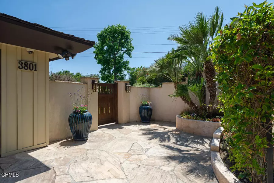 3801 Domal LN, La Canada Flintridge, CA 91011